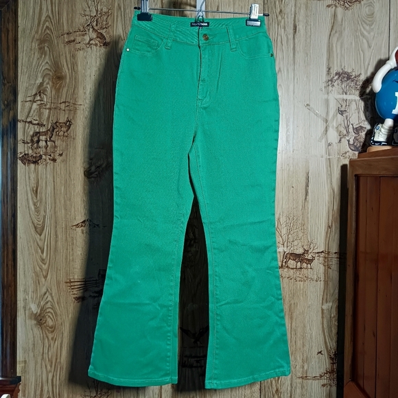 Fashion Nova Can We Kick It Cropped Flare Jeans in Kelly Green Size 7 - Picture 1 of 8